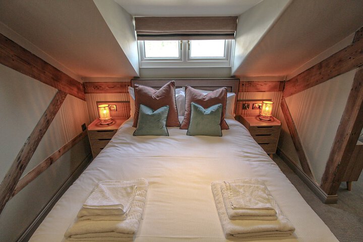 Room 45 of 136
