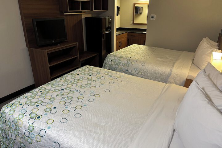 Studio 2 Queen Beds (3 of 8)