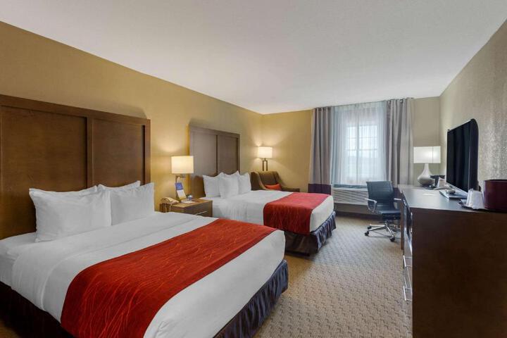 1 Queen Bed Accessible (1 of 9)