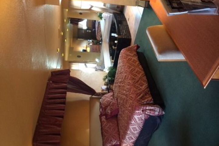 Room 5 of 16