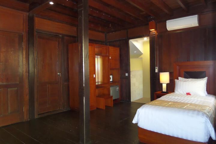 Room 19 of 47