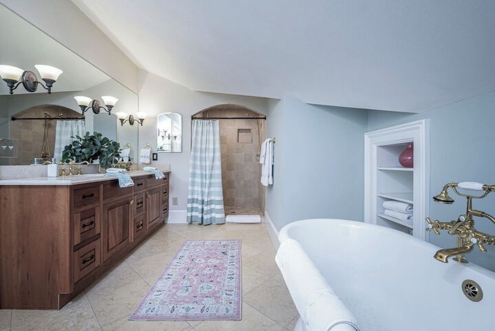 Room 42 of 65