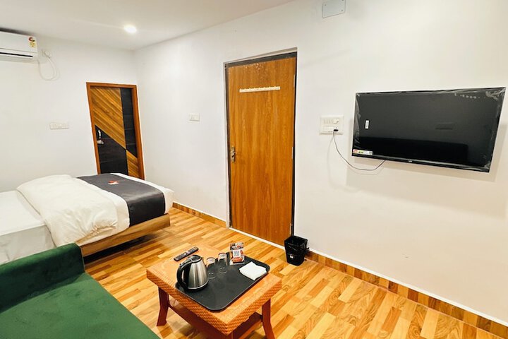 Room 8 of 33