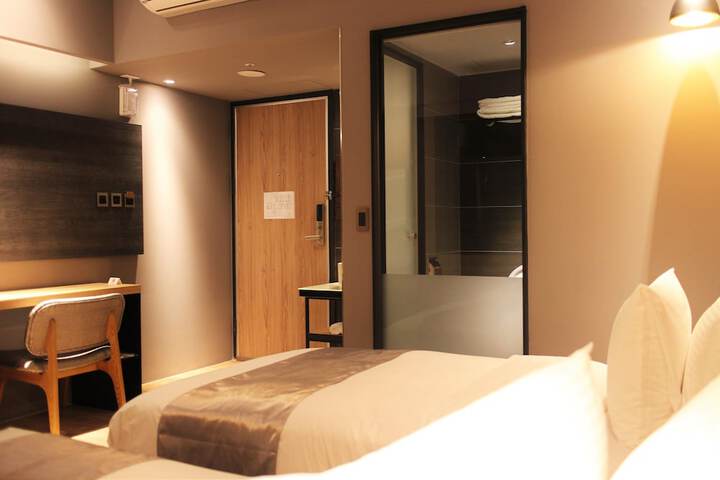 Room 5 of 38