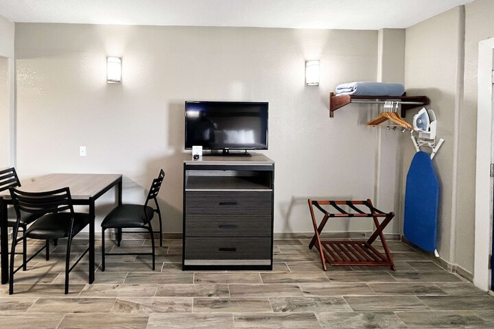 Room 9 of 74
