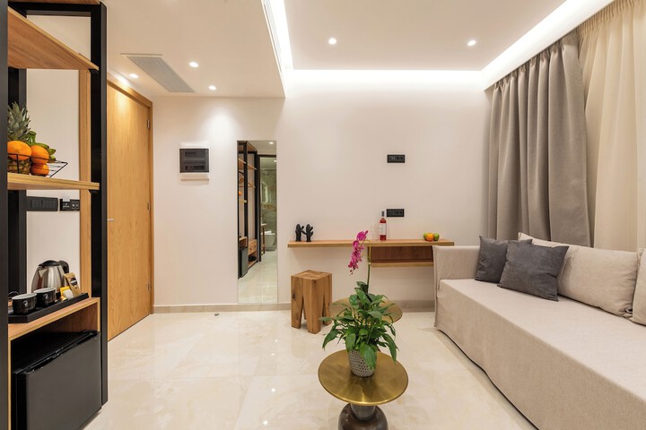 Room 13 of 42