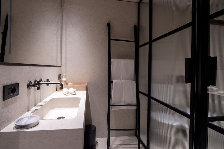 Room 44 of 75