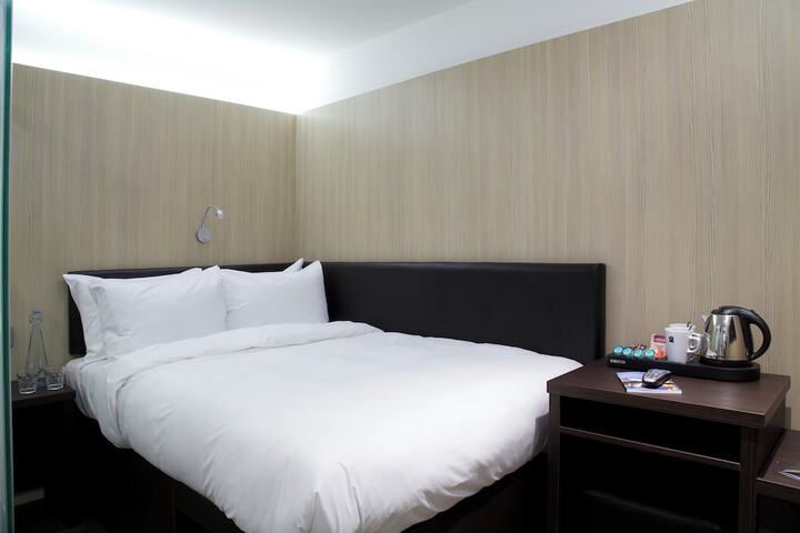 Room 6 of 37