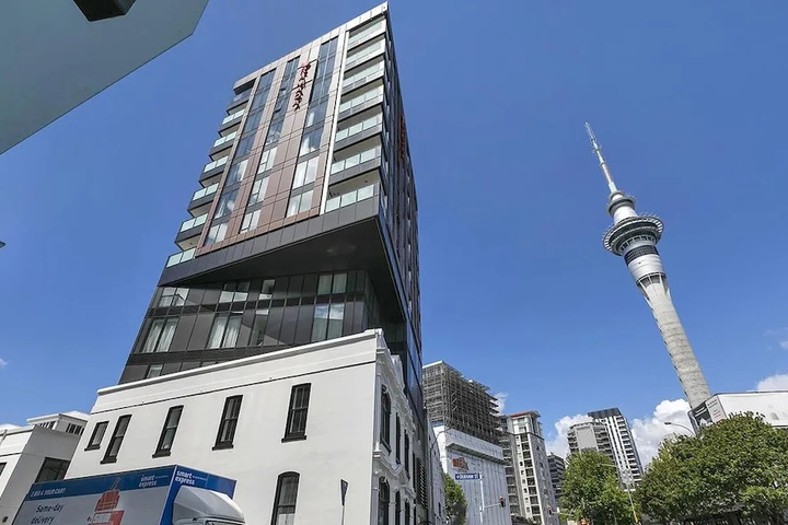 QV City Central w Air-co & Carpark - 906