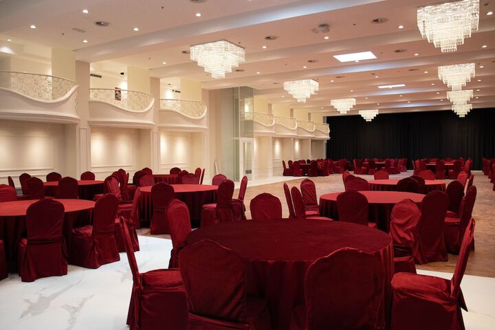 Ballroom/Hall 132 of 163