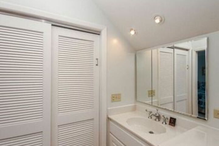 Room 6 of 34