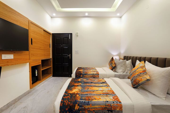 Room 2 of 26