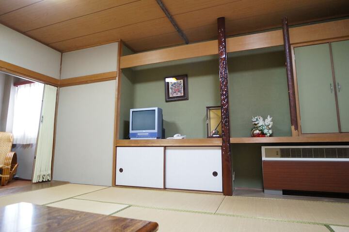 Room 13 of 22
