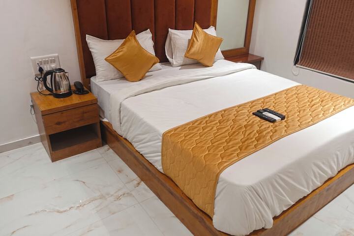 Room 6 of 23