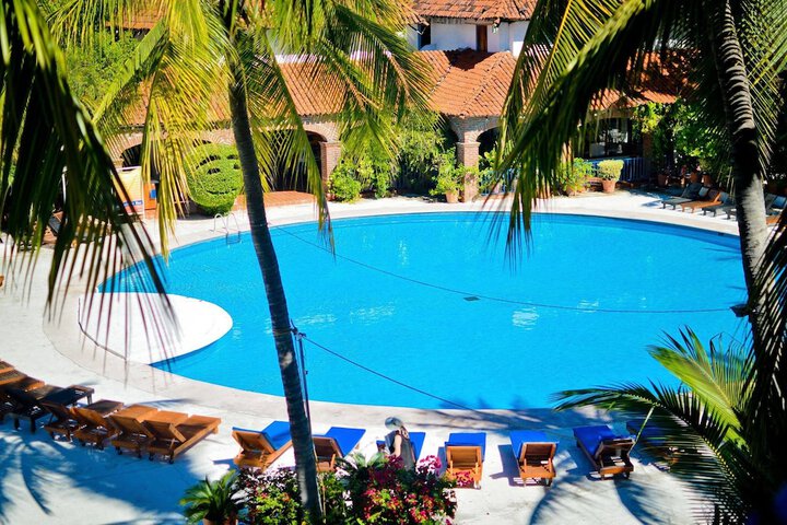 Hotel with Pool