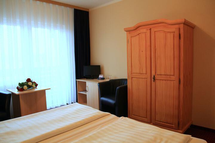 Room 4 of 17