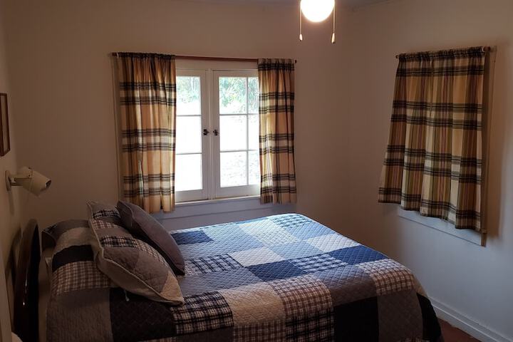 Room 25 of 215