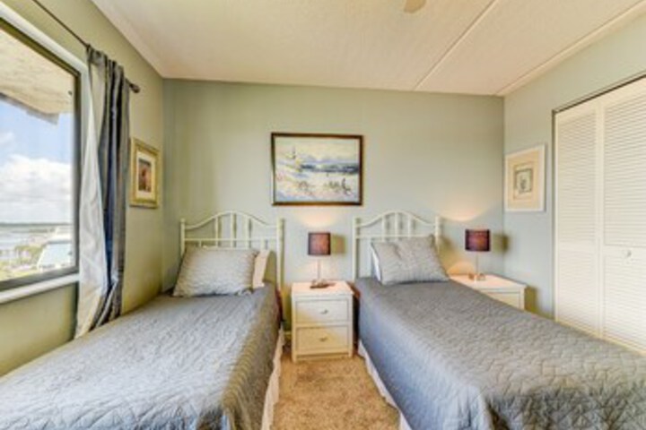 Room 210 of 225