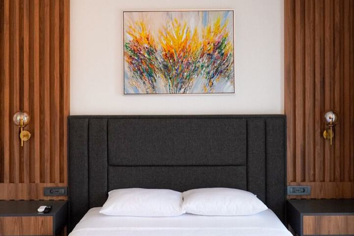 Room 3 of 68