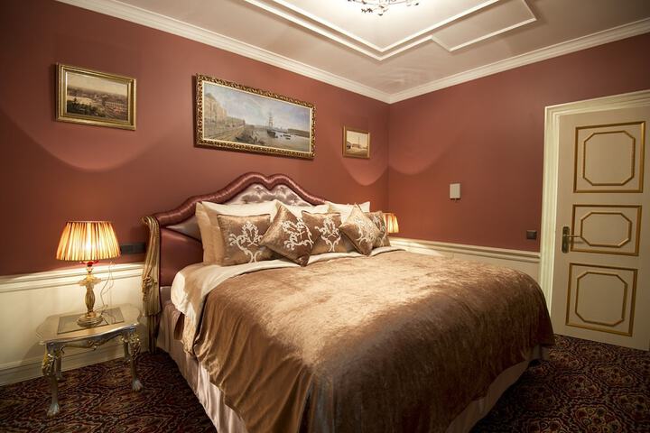 Room 10 of 94