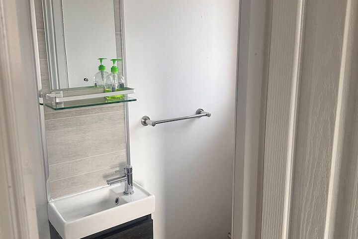 Room 2 of 89