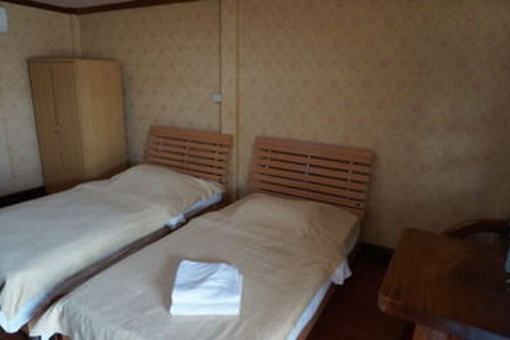 Room 25 of 37