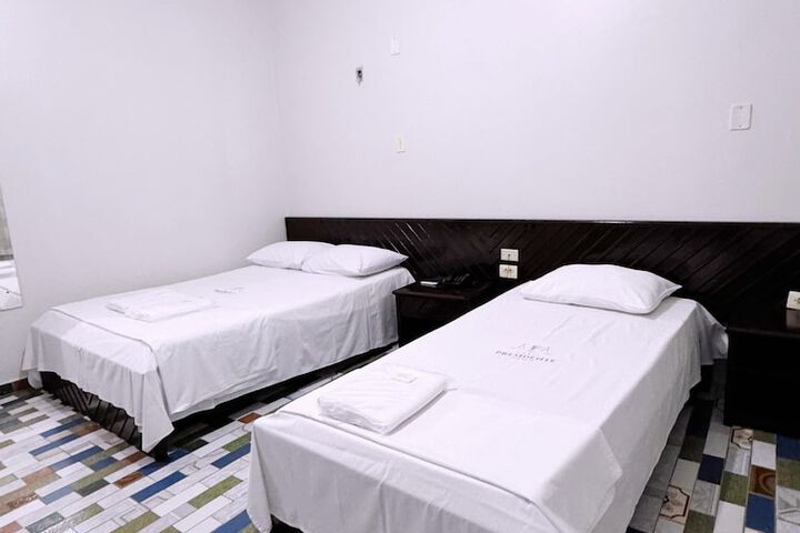Room 7 of 16