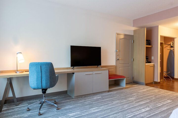 Room 18 of 80