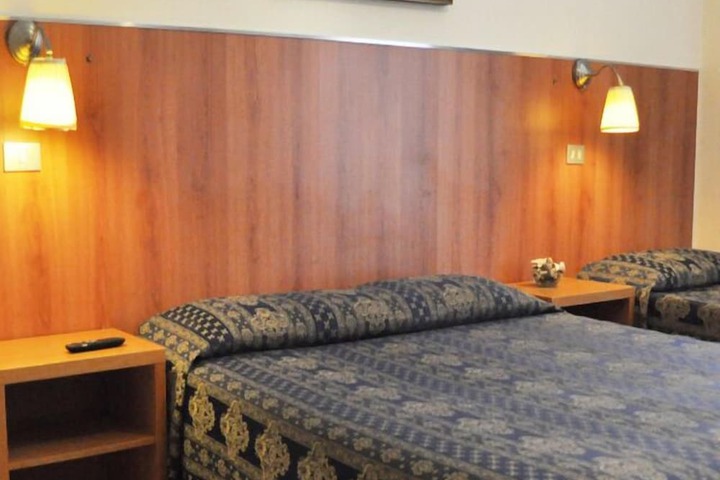 Room 14 of 28