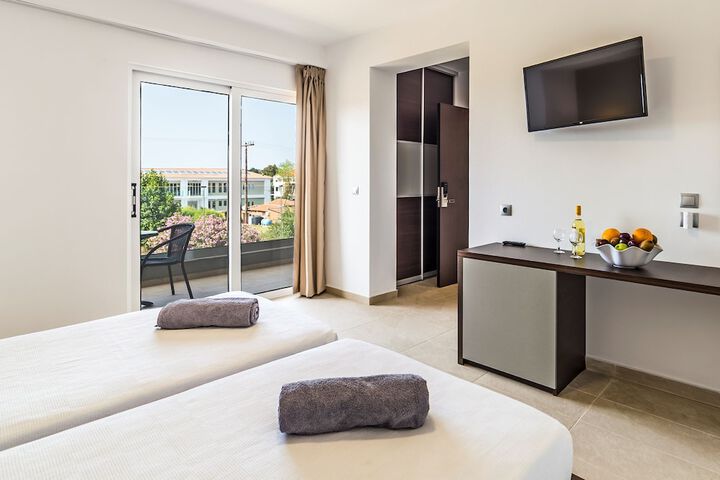 Room 5 of 115