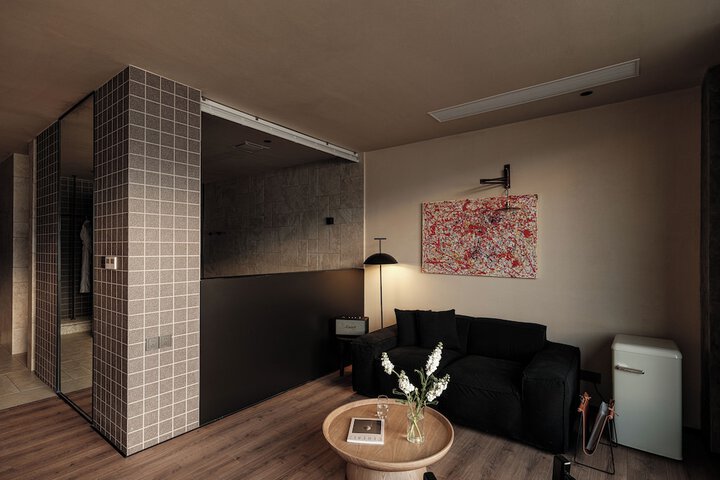 Room 28 of 169