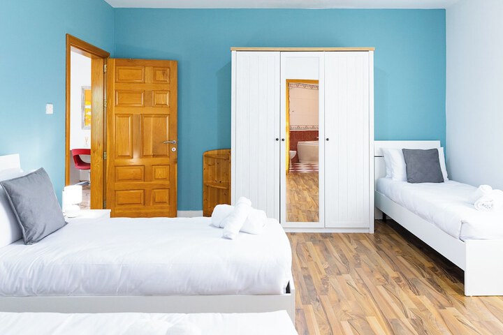 Room 3 of 8