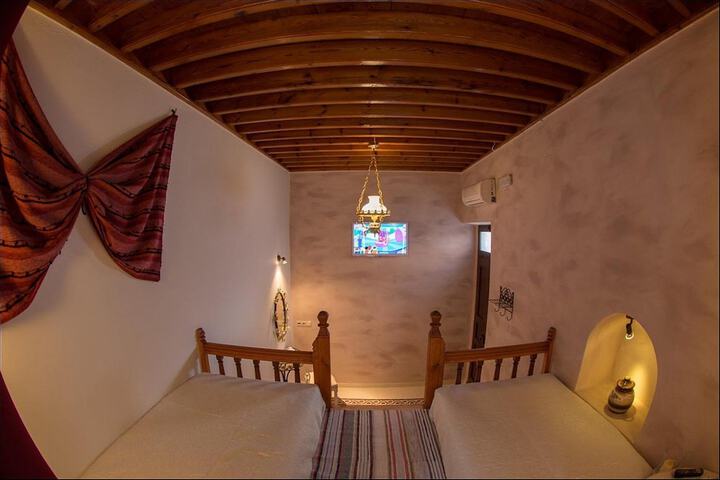 Room 8 of 63