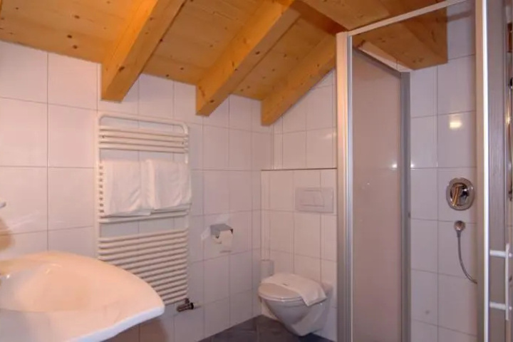 Room 4 of 11