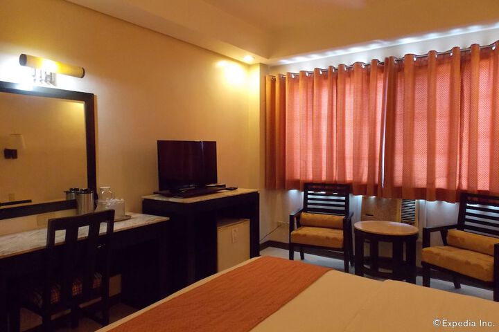 Room 12 of 36
