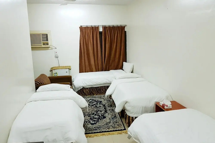 Room 2 of 10