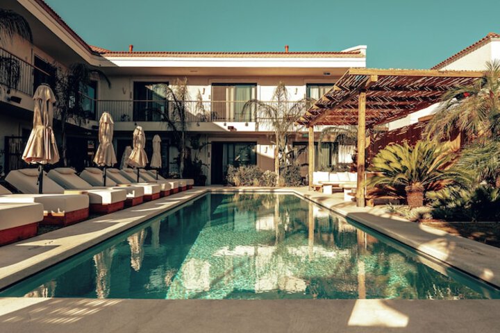 Pool 51 of 84