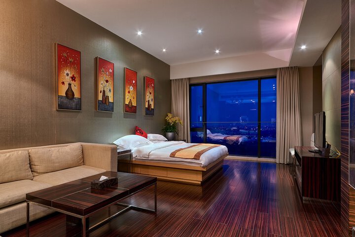 Room 16 of 76