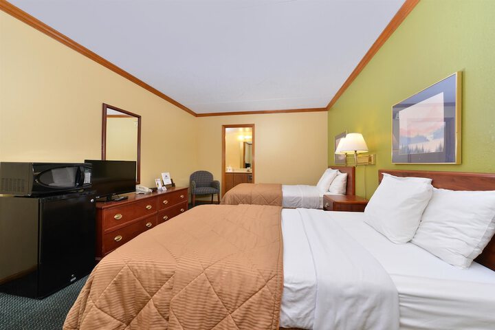 2 Double Beds (1 of 6)
