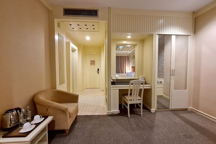 Room 15 of 40