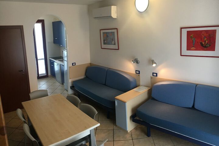 Room 9 of 40