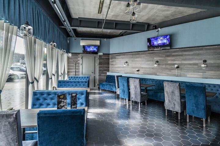 Lounge 43 of 49
