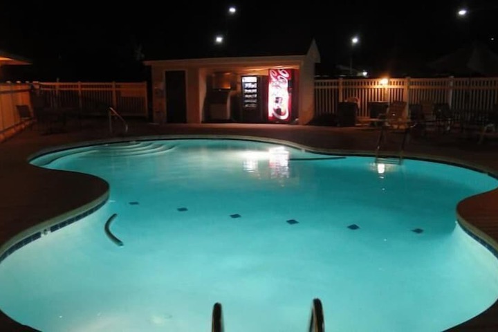 Pool 7 of 8