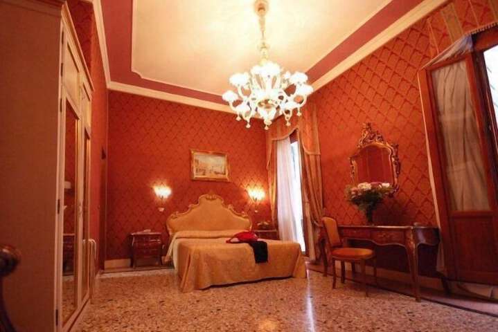 Room 12 of 22