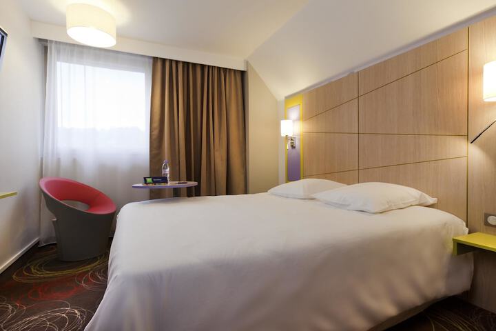Room 4 of 74