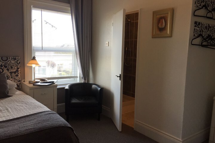 Room 4 of 90