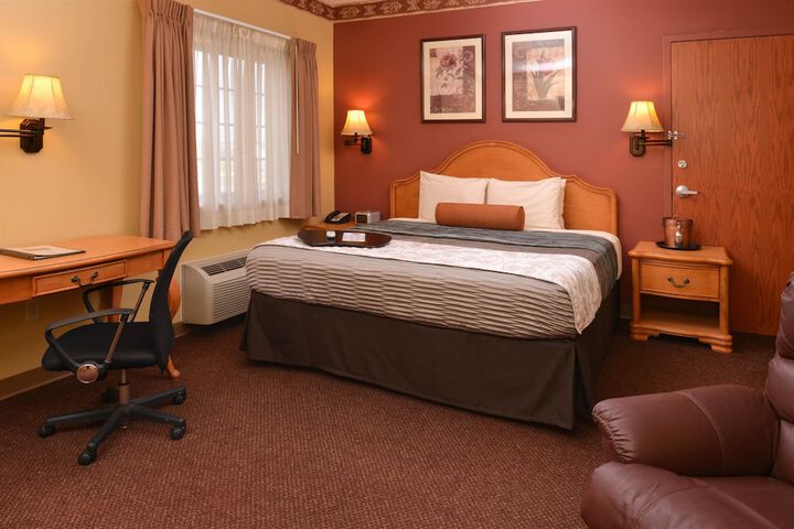 1 King Bed (4 of 14)