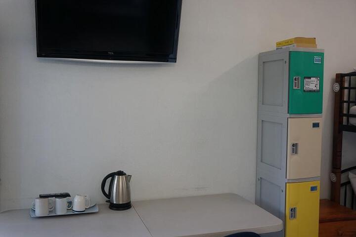Room 2 of 6