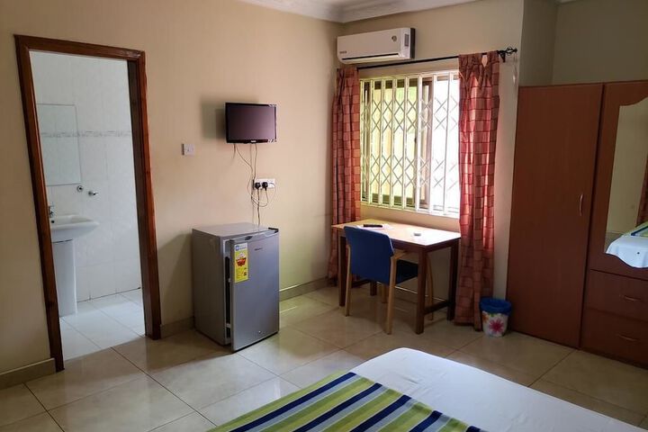 Room 12 of 27