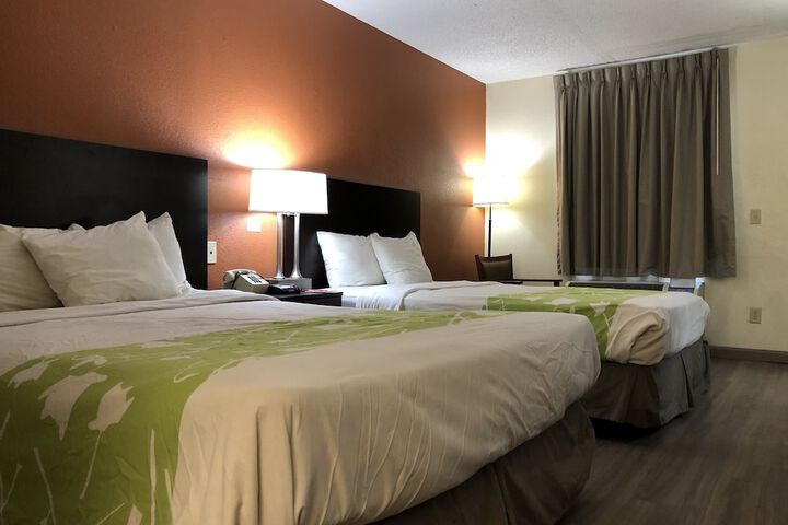 2 Queen Beds (5 of 6)